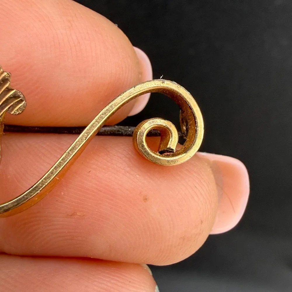 Vintage Art Deco Brooch Gold Tone Leaf